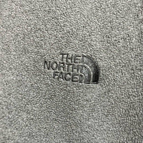 The North Face 1/4 zip - Picture 2 of 8